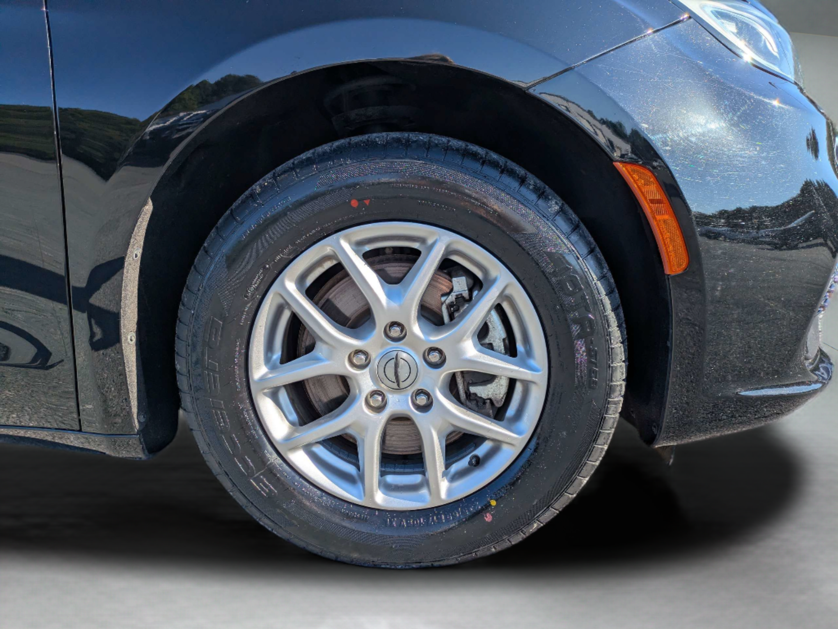 Used 2025 Chrysler Pacifica Select FWD image 31