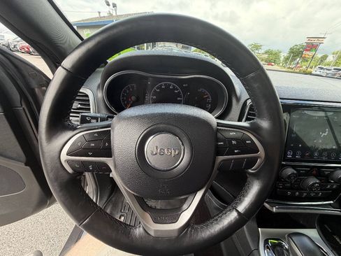 Used 2019 Jeep Grand Cherokee Limited w/ Trailer Tow Group IV AWD/4WD image 17
