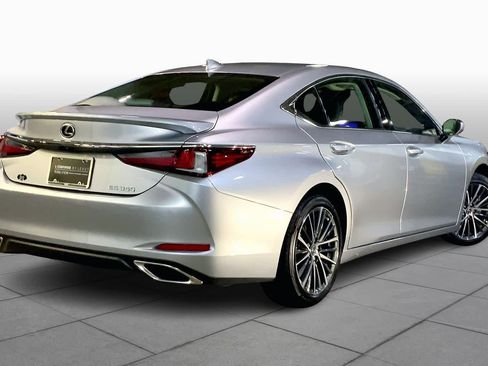 Used 2025 Lexus ES 350 w/ Premium Package image 12