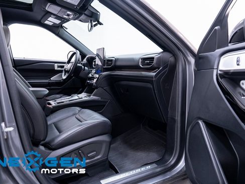 Used 2023 Ford Explorer Platinum w/ Technology Package image 52