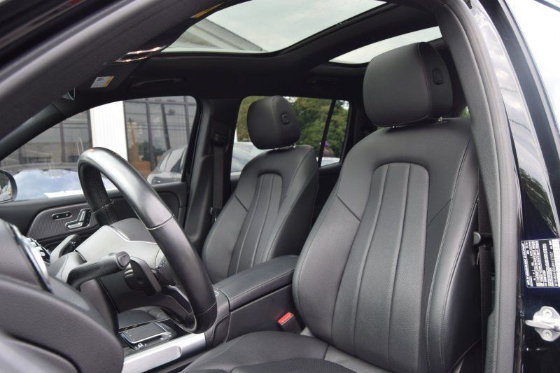 Used 2021 Mercedes-Benz GLB 250 4MATIC w/ Premium Package image 19