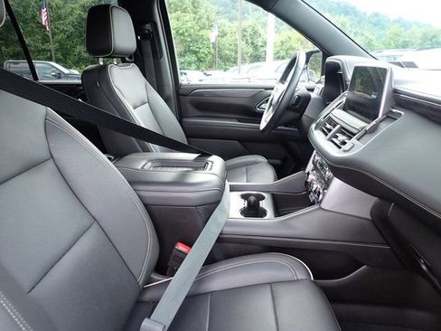 Used 2024 GMC Yukon SLT AWD/4WD image 10
