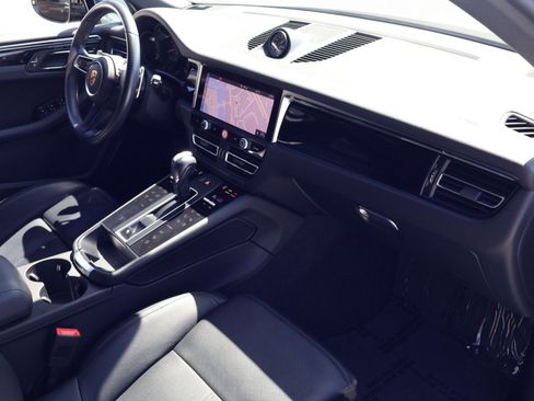 Certified 2024 Porsche Macan AWD/4WD image 25