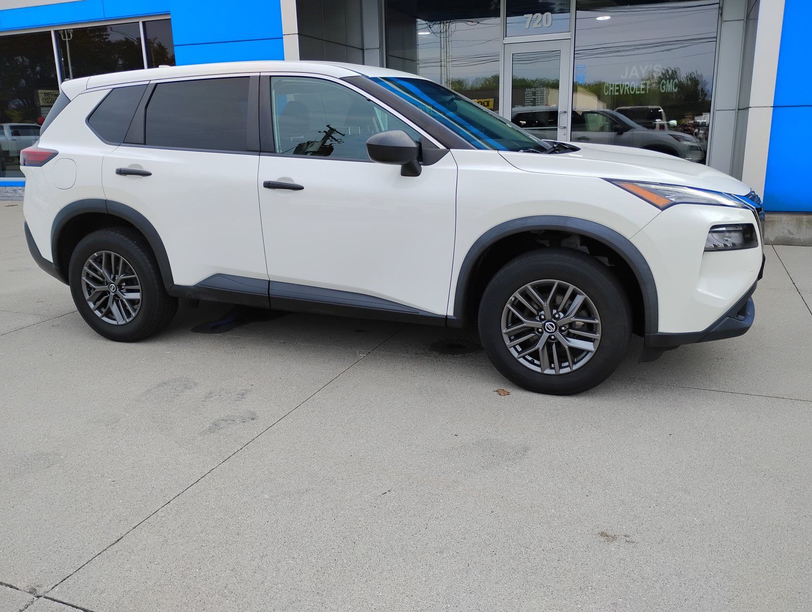 Used 2021 Nissan Rogue S AWD/4WD image 5
