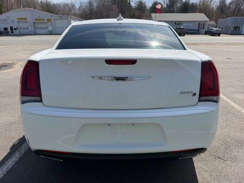 Used 2016 Chrysler 300 S image 9
