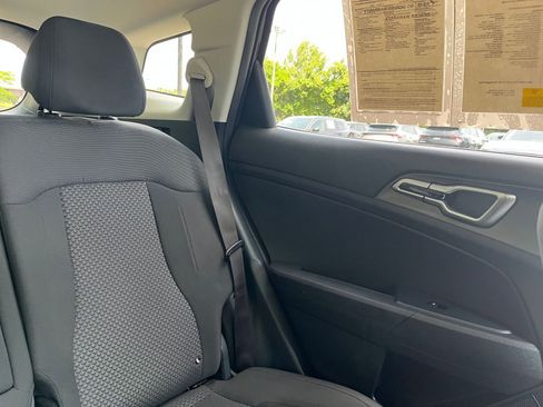 Used 2025 Kia Sportage LX AWD/4WD image 36