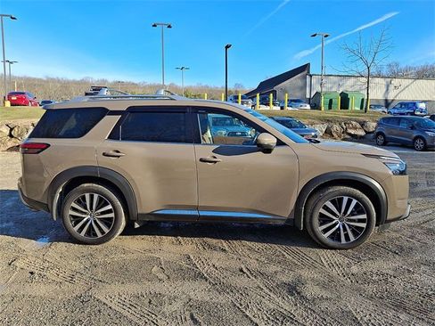 Used 2025 Nissan Pathfinder Platinum w/ Black Appearance Package image 26