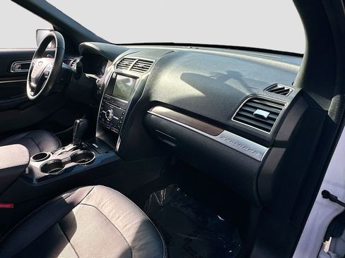 Used 2018 Ford Explorer Limited image 30
