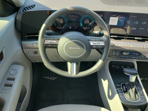 Used 2024 Hyundai Kona SEL FWD image 12