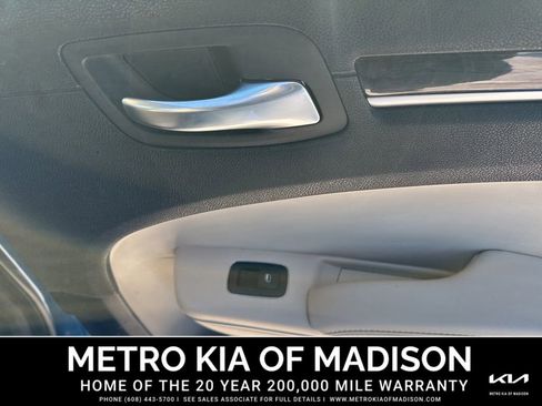 Used 2022 Chrysler 300 Touring L w/ Comfort Group image 35