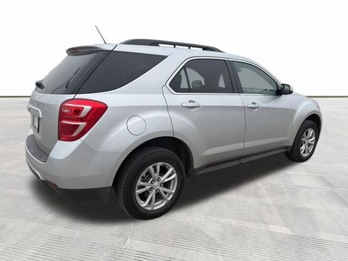 Used 2017 Chevrolet Equinox LT image 4