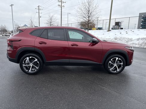 Used 2024 Chevrolet Trax RS w/ Sunroof Package image 10