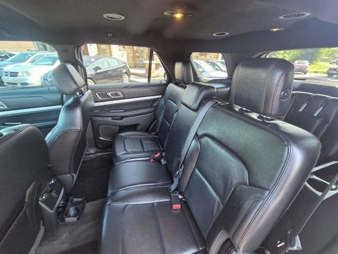 Used 2016 Ford Explorer XLT w/ Equipment Group 202A FWD image 17
