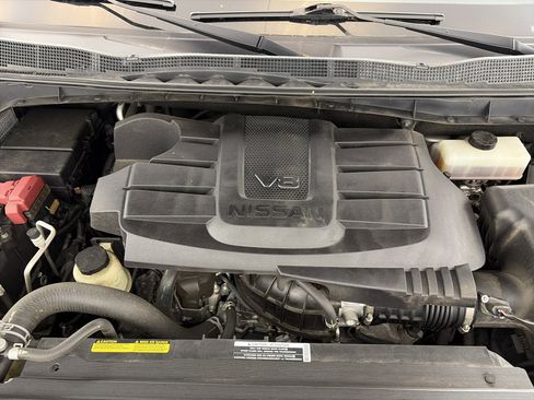 Used 2021 Nissan Titan SL w/ Moonroof Package AWD/4WD image 11