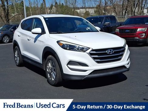 Used 2018 Hyundai Tucson SE image 2