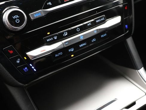 Used 2023 Ford Explorer Limited image 24