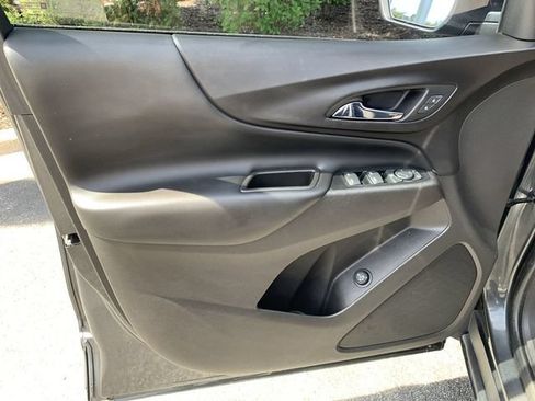 Used 2018 Chevrolet Equinox LT FWD image 17