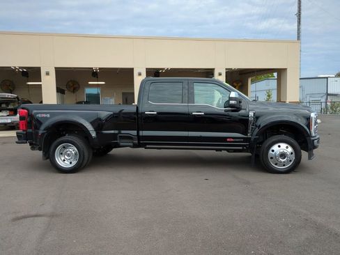Used 2024 Ford F450 Platinum w/ Camper Package image 4