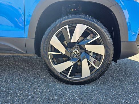 Certified 2024 Volkswagen Taos SEL AWD/4WD image 9