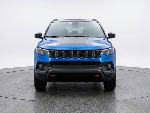 Used 2025 Jeep Compass Trailhawk image 2