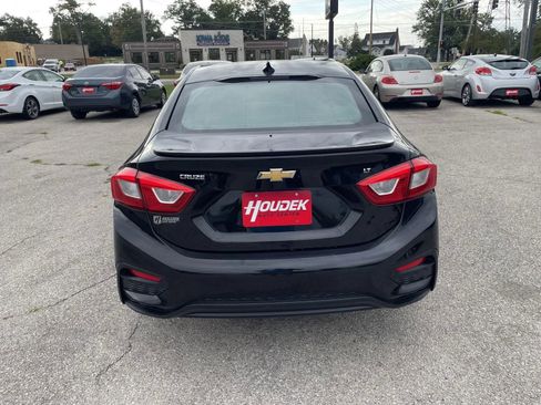 Used 2018 Chevrolet Cruze LT w/ Convenience Package image 4