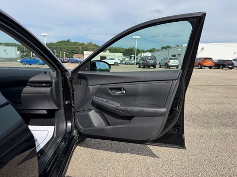 Used 2023 Nissan Sentra SV FWD image 33