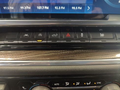 Used 2023 Chevrolet Silverado 1500 LT image 26