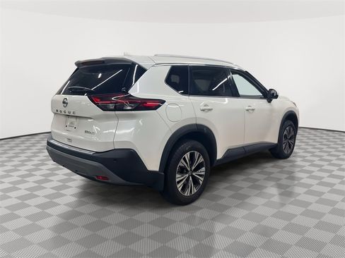 Used 2021 Nissan Rogue SV w/ Premium Package image 5