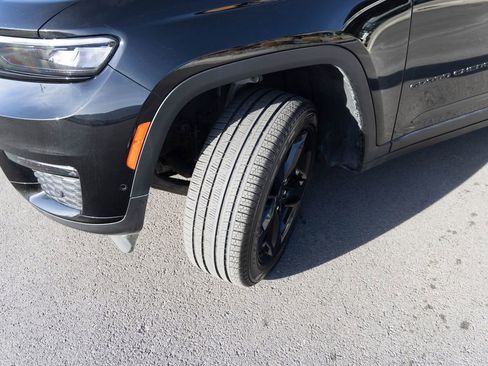 Used 2025 Jeep Grand Cherokee L Limited w/ Luxury Tech Group II image 8