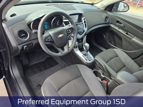 Used 2016 Chevrolet Cruze LT w/ Technology Package FWD image 2
