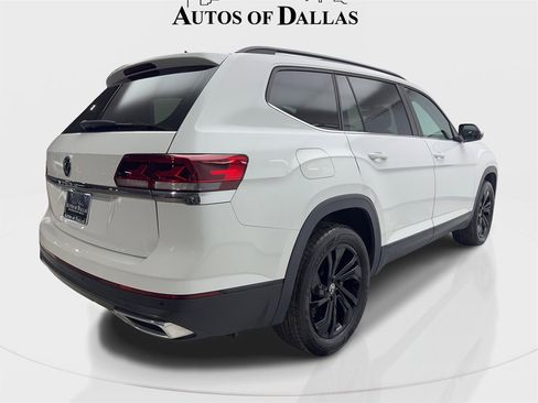 Used 2023 Volkswagen Atlas SE w/ Panoramic Sunroof Package image 6