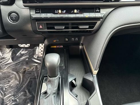 Used 2025 Toyota Camry SE FWD image 29