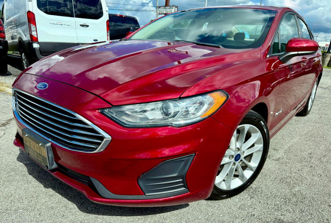 Used 2019 Ford Fusion SE FWD image 2