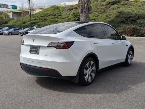 Used 2021 Tesla Model Y Long Range image 5
