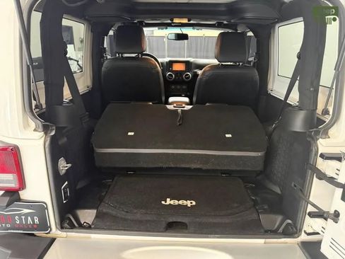 Used 2015 Jeep Wrangler Sahara w/ Connectivity Group AWD/4WD image 9