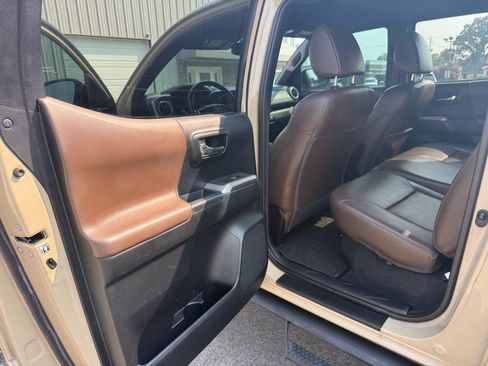 Used 2017 Toyota Tacoma Limited w/ Tow Package AWD/4WD image 17
