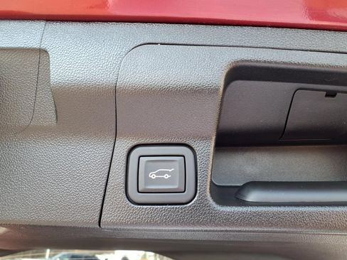 Used 2023 GMC Acadia SLE w/ Driver Convenience Package FWD image 25