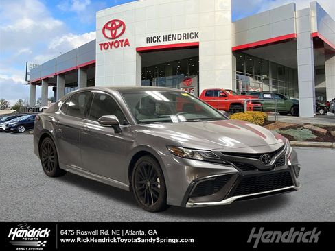 Used 2022 Toyota Camry XSE FWD image 1