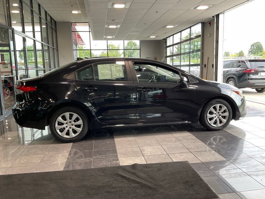 Certified 2025 Toyota Corolla LE FWD image 5