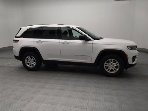 Used 2024 Jeep Grand Cherokee Laredo RWD image 11