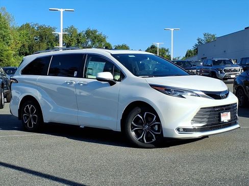 New 2026 Toyota Sienna Platinum AWD/4WD image 2