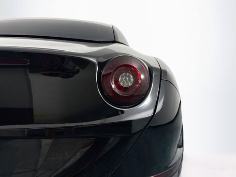 Used 2017 Ferrari California T RWD image 49