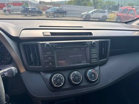 Used 2018 Toyota RAV4 LE w/ Carpet Mat Package AWD/4WD image 11