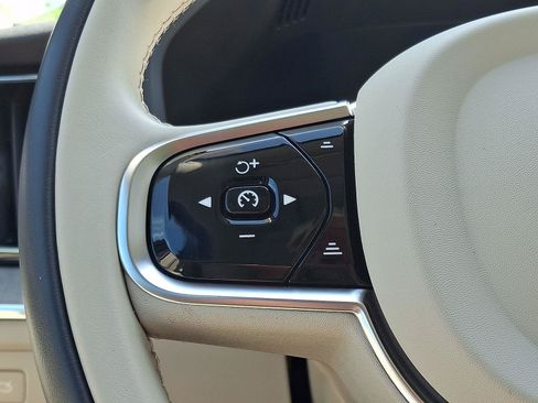 Certified 2024 Volvo XC60 B5 Plus w/ Climate Package AWD/4WD image 23