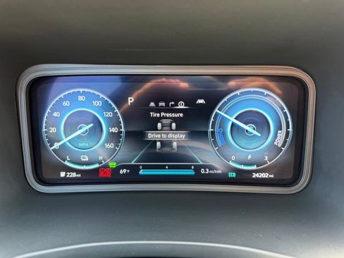 Used 2023 Hyundai Kona Limited FWD image 14