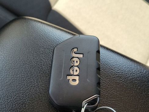 Used 2021 Jeep Gladiator Sport image 38