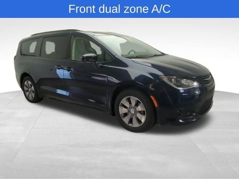 Used 2018 Chrysler Pacifica Touring Plus image 10