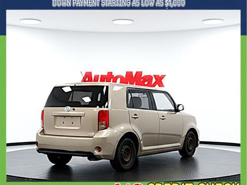 Used 2015 Scion xB FWD image 2