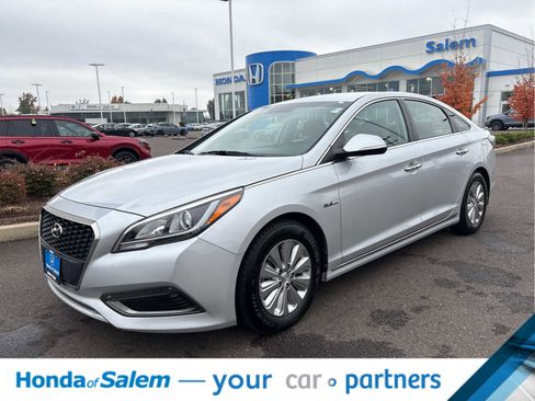 Used 2017 Hyundai Sonata SE image 1