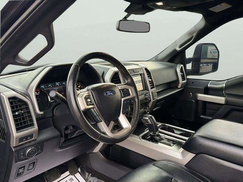 Used 2019 Ford F150 Lariat image 11